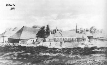 Een afbeelding van de oude hofstede in de Oranjepolder, even bewesten de Platteweg bij de Veerse dijk. In het woonhuis, dat in 1903 is afgebroken, stond in ankers op de muur het jaartal 1641. Op enige afstand van het woonhuis bevond zich de 60 meter lange landbouwschuur, geheel van hout opgetrokken en met riet gedekt.