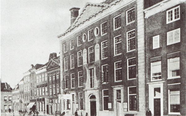 Oude pakuizen van de Verenigde Oostindische Compagnie te Middelburg aan de Verwerijstraat.