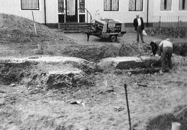 Het wegbreken van het fundament van de Middelburgse Poort.