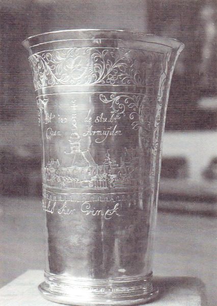 De in 1784 van de Zeeuwse raadpensionaris en bewoner van het Hof Brakenburg, mr. W.A. van Citters, gekochte zilveren beker. De beker is voorzien van een afbeelding van Arnemuiden met de woorden 'de stadt Armuijden’ en de naam Paulus Kervinck.