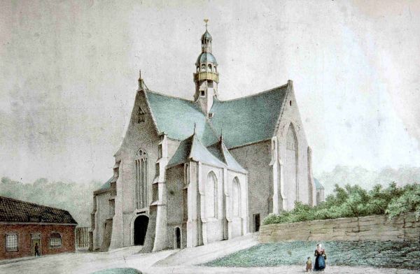 De oude kruiskerk. Duidelijk zijn de twee voetpaden over de Markt naar de kerk te zien. Rechts achter de muur is het kerkhof.