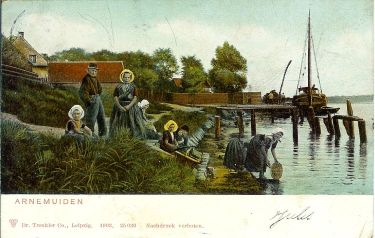 Turfschip aan de kade.