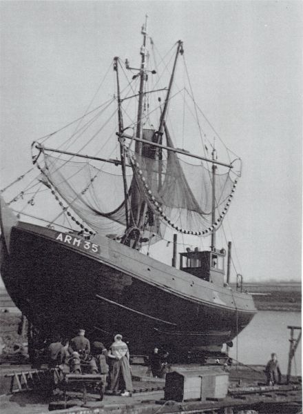Volop bedrijvigheid op de werf  van Meerman. (Uit collectie Jhr. W.L. den Beer Poortugael, Veere).