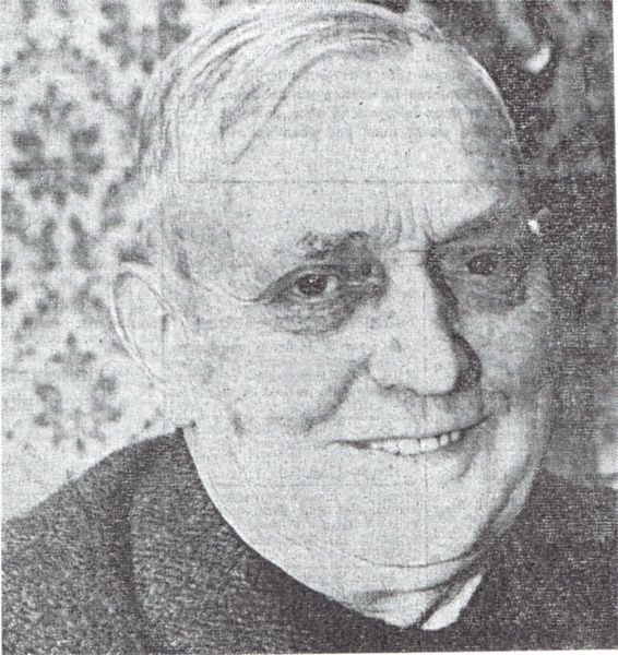 De nieuwe ereburger van Arnemuiden, wethouder Cas van Hemert, viert z'n 25-jarig jubileum als doktersassistent.