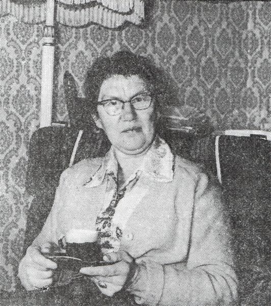 Wijkzuster N. van Donk neemt afscheid.